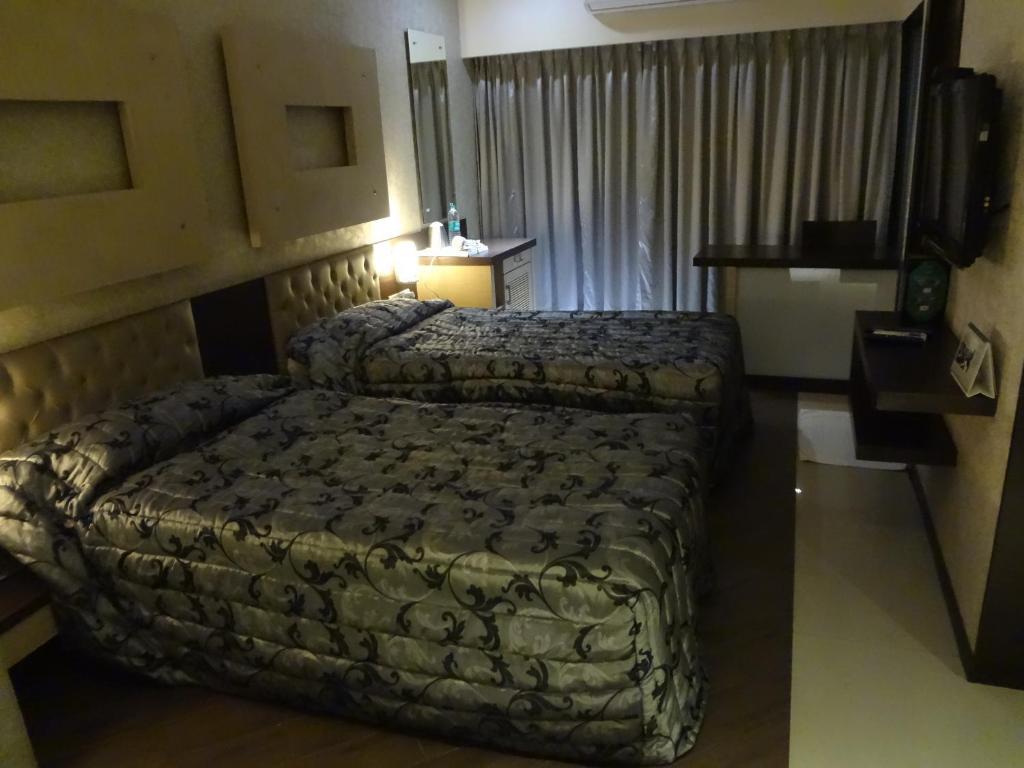 Hotel Capitol Thane Exterior photo