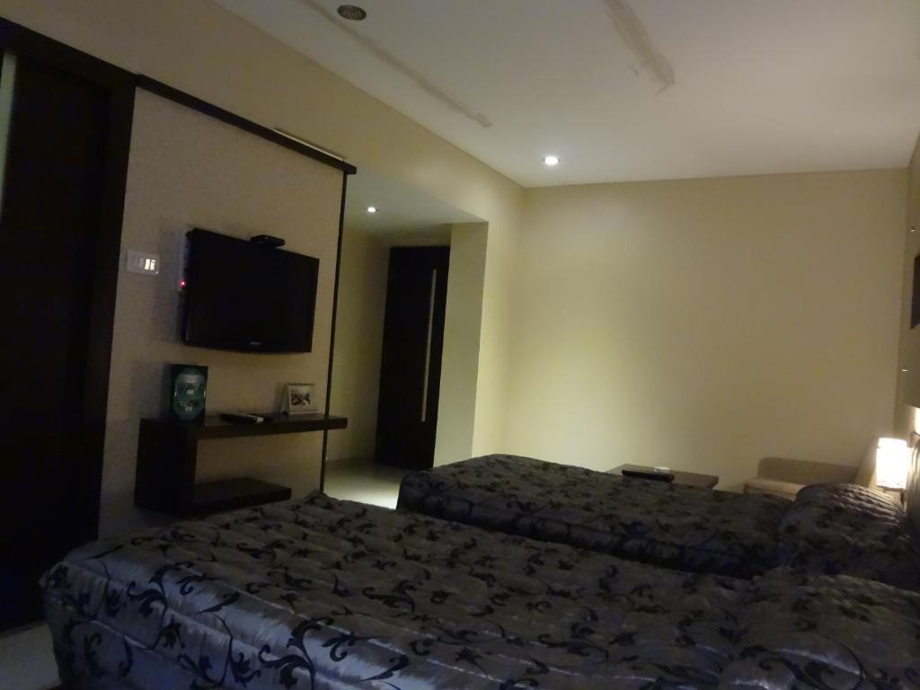 Hotel Capitol Thane Exterior photo