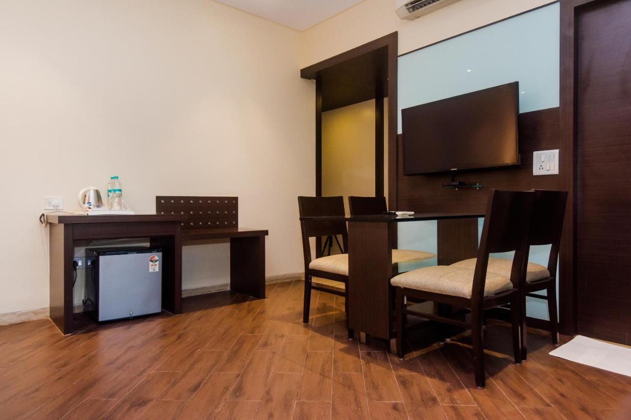 Hotel Capitol Thane Exterior photo