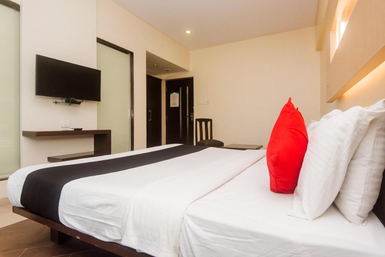 Hotel Capitol Thane Exterior photo